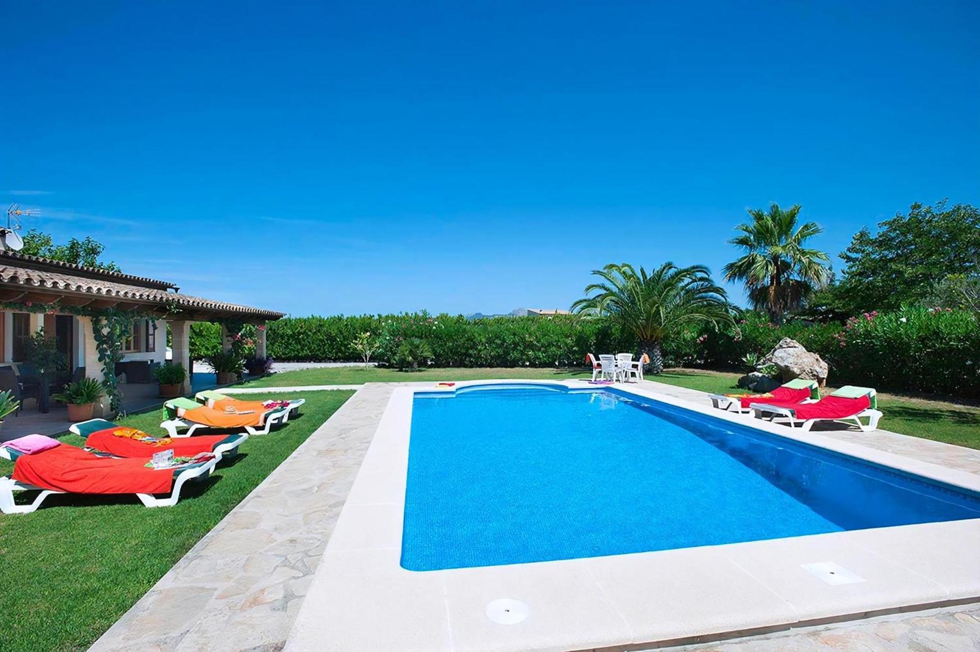 Schoenes In Mit Grossem Pool Holiday home *