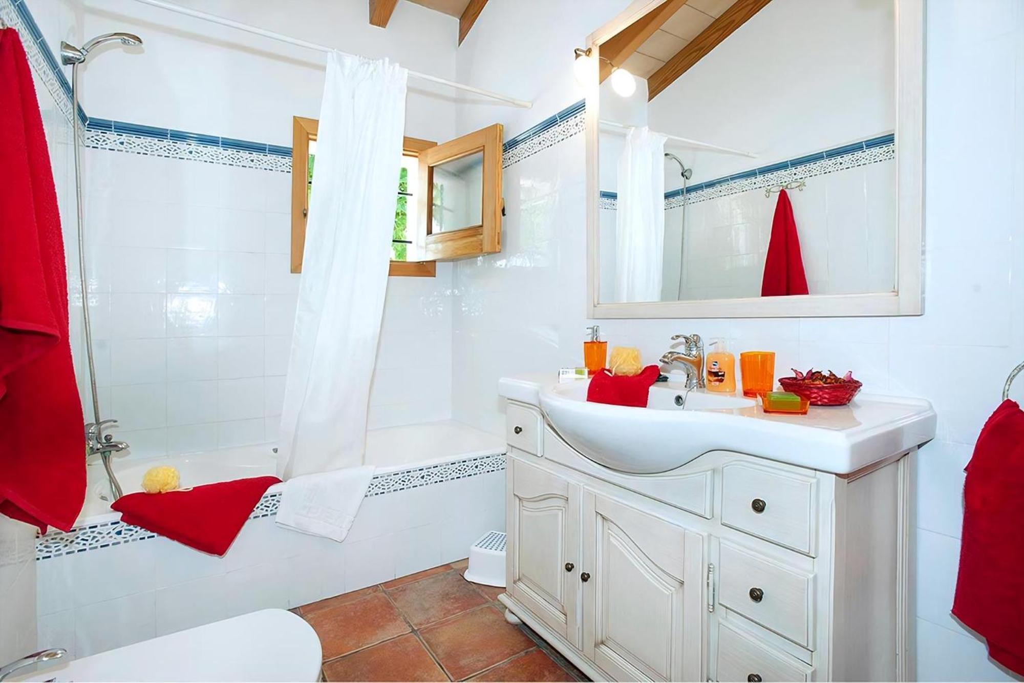 Schoenes In Mit Grossem Pool Holiday home *
