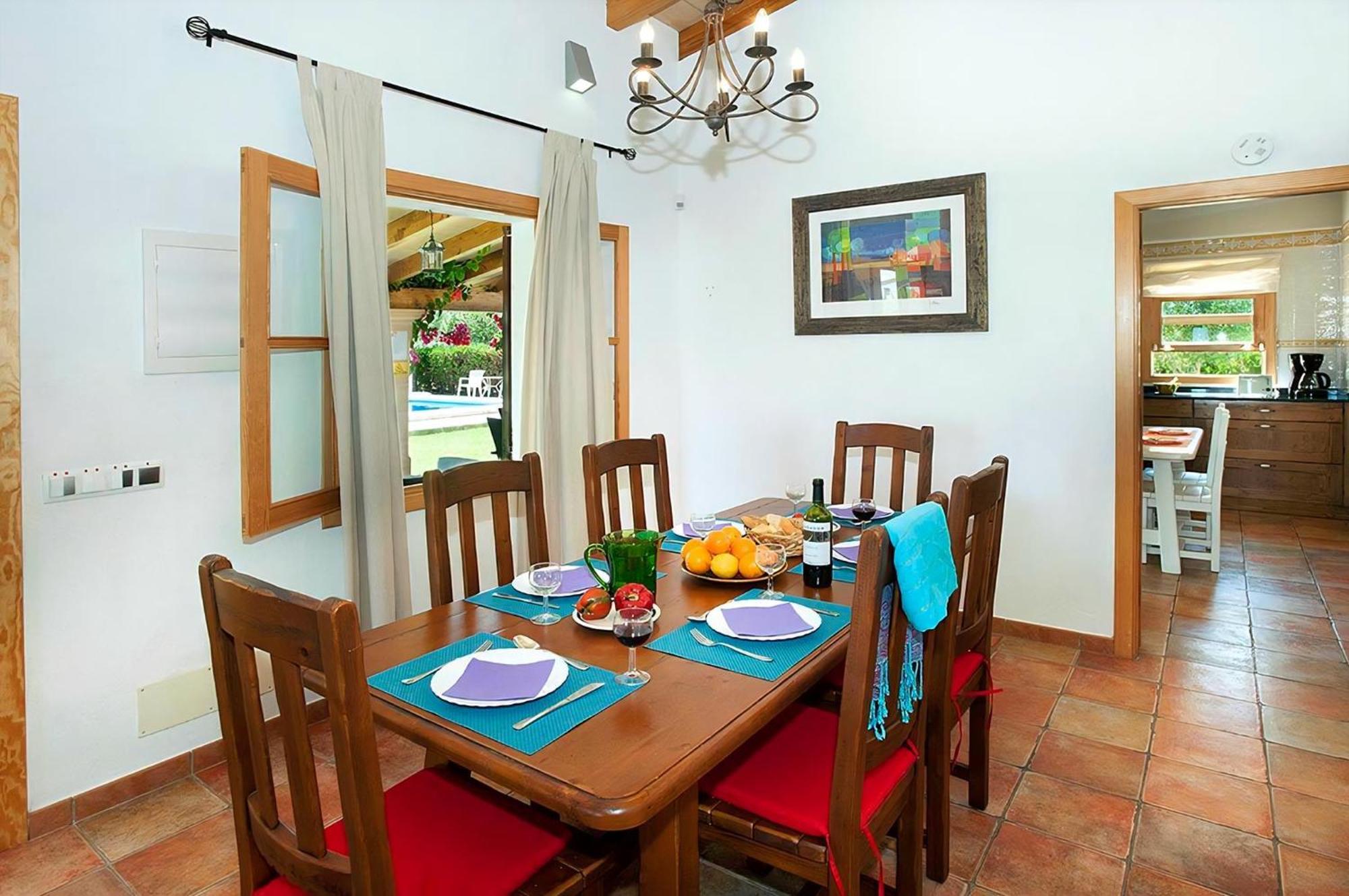 Schoenes In Mit Grossem Pool Holiday home *